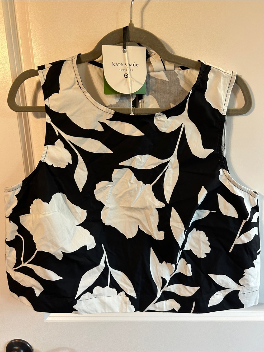kate spade x Target Black and White Floral Sleeveless Crop Top. 0083